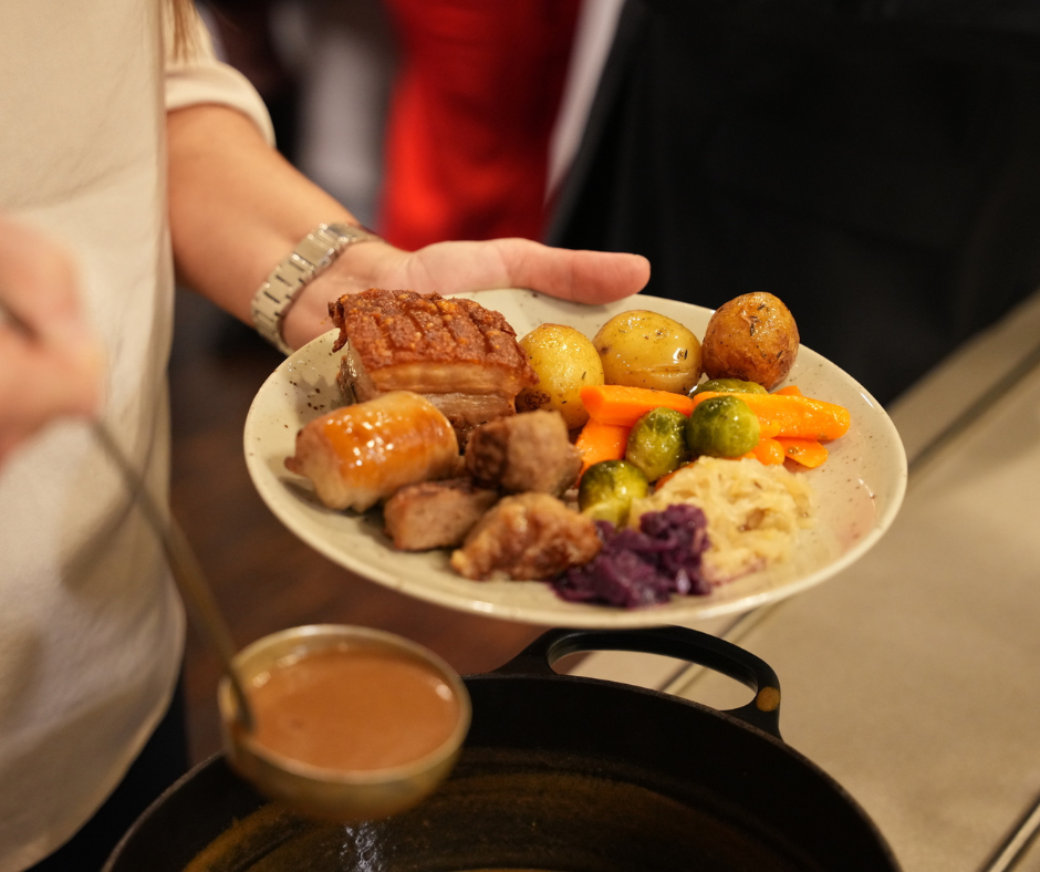 Arendals største felles julebord - Stor buffet · Dans · Konsert med partyband