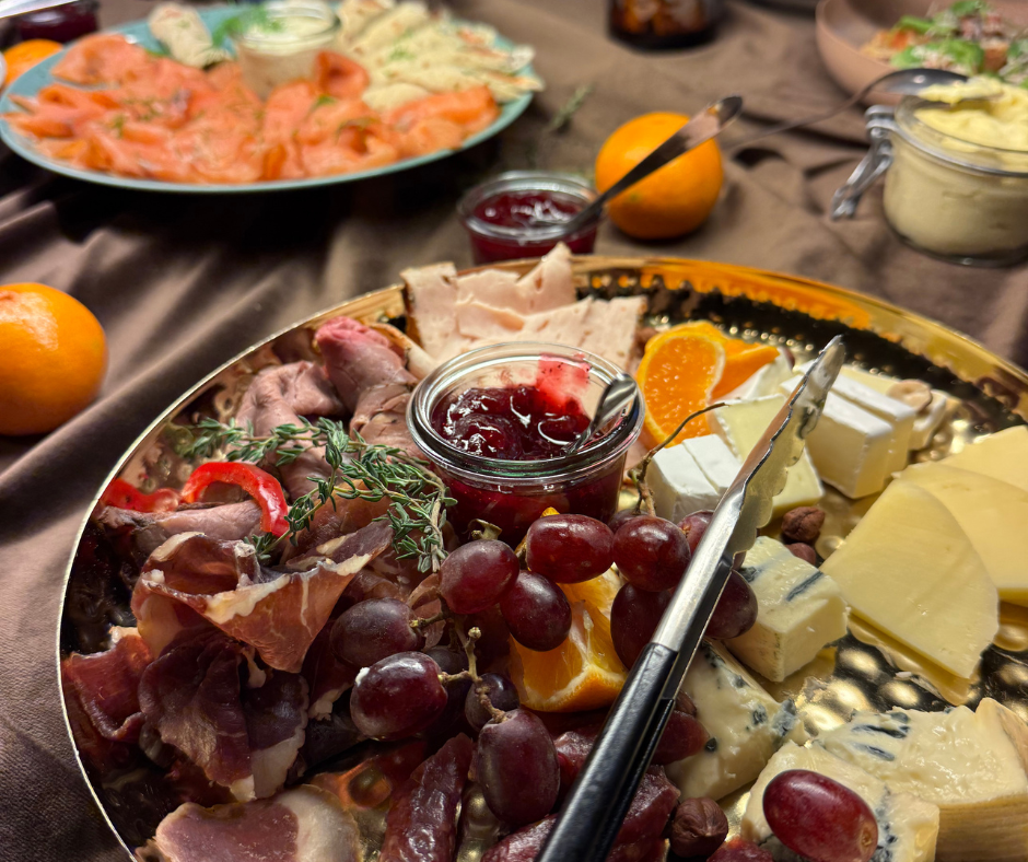Arendals største felles julebord - Stor buffet · Dans · Konsert med partyband