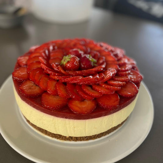 Ostekake med gele og bær 16 pers