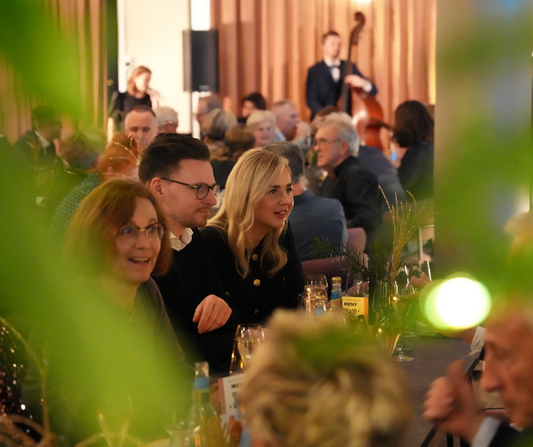 Arendals største felles julebord - Stor buffet · Dans · Konsert med partyband